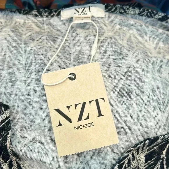 NZT SKETCHED LEAVES FLUTTER SLEEVE SPLIT NECK TEE L - Picture 6 of 7